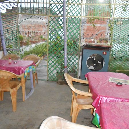 Elvis Guest House Varanasi Exterior photo